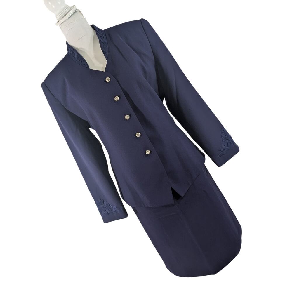 EN AVANCE! SWEET NAVY BLUE, EMBROIDERED TRIM, JEWEL BUTTON 2 PC SKIRT SUIT! 16